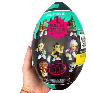 DUDE PERFECT Surprise Football Ball Mystery Pack 7 Characters & 11 Prizes